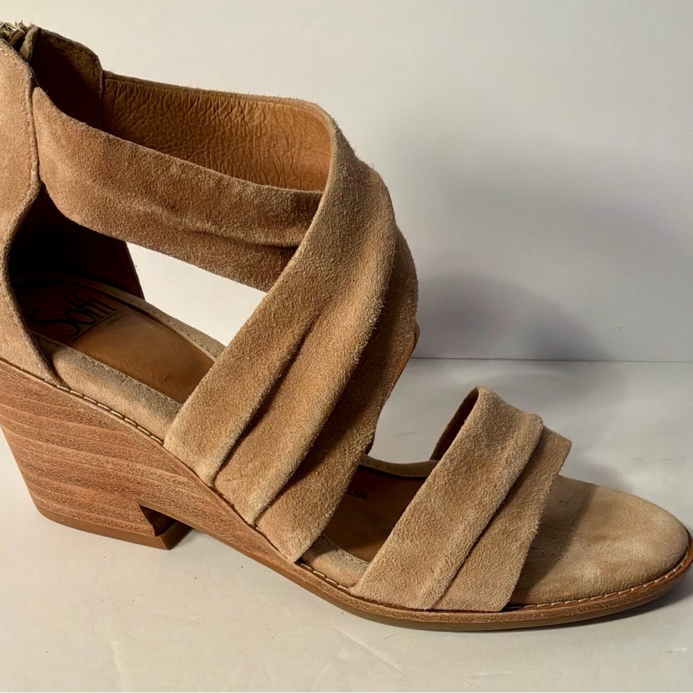 Almost new! SOFTT..Suede Sandal